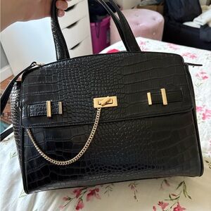 Chic Black Crocodile Pattern Satchel